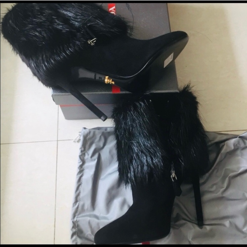 Prada. Black Heels. 4 1/2 inches. Size 6/36. Elegant.
